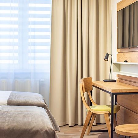 Novy Hotel Зелёна-Гура Экстерьер фото