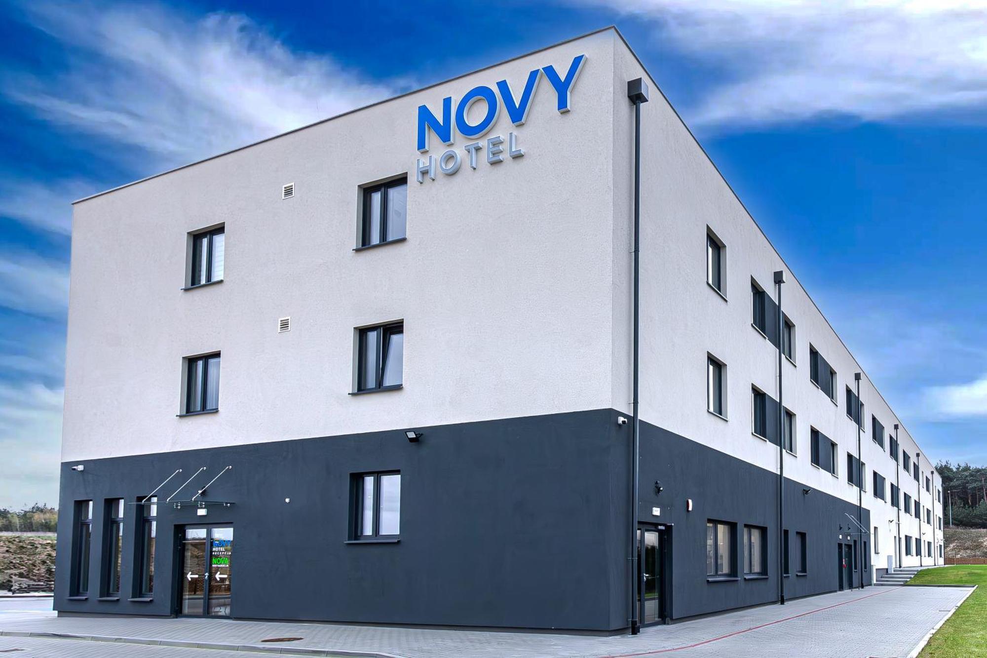 Novy Hotel Зелёна-Гура Экстерьер фото